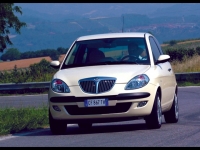 lancia-ypsilon-a13